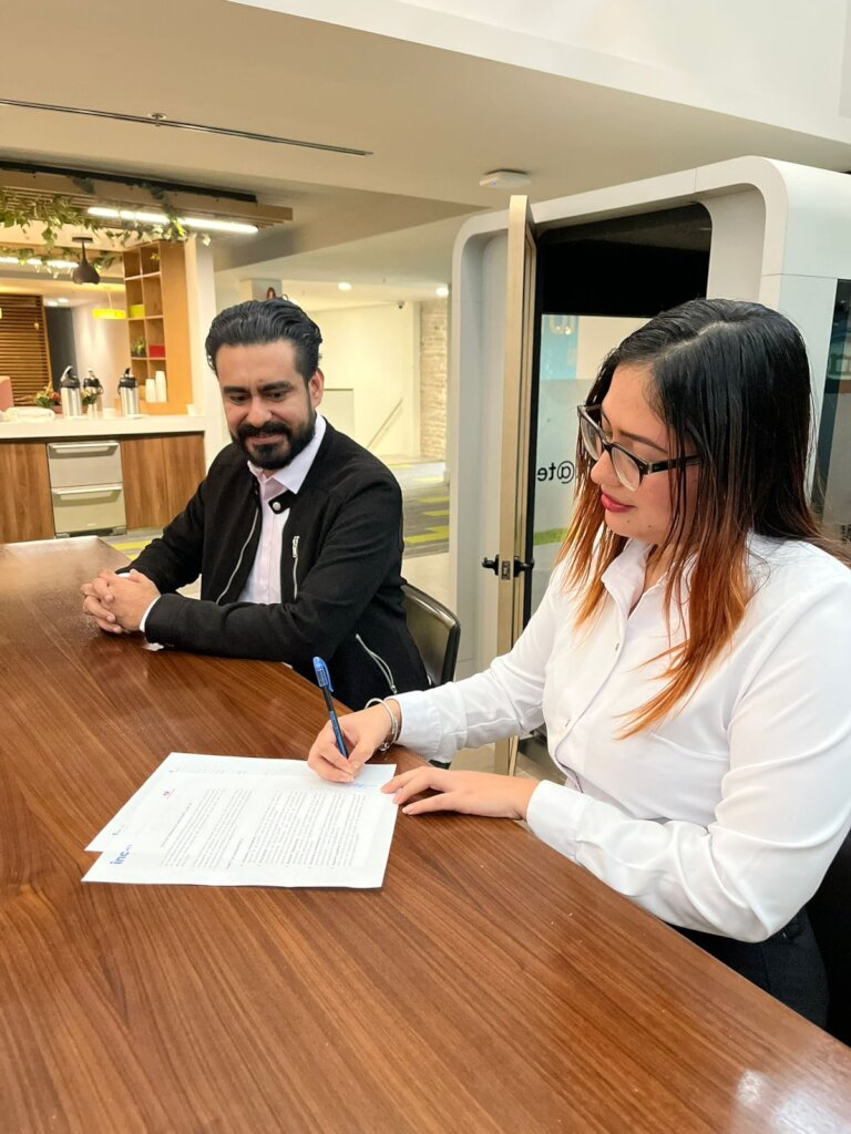 Dafne, a Mexican woman in Emmie