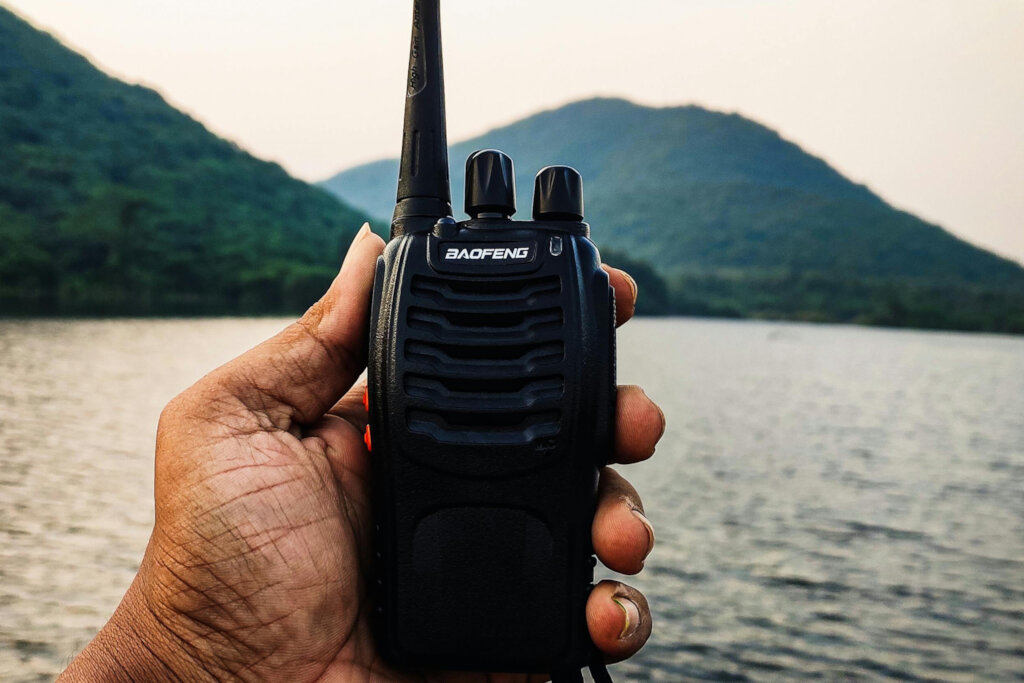 Walkie-talkies for Aid Workers in No-signal Region