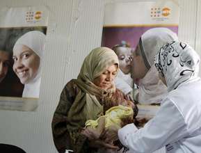 Khloloud and midwife in UNFPA funded mobile clinic