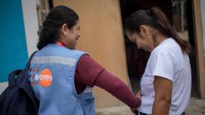 UNFPA midwife with soon-to-be mom, Miryam.