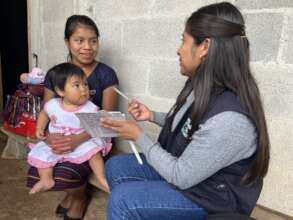 Kimberly, her mother and nutrition technician