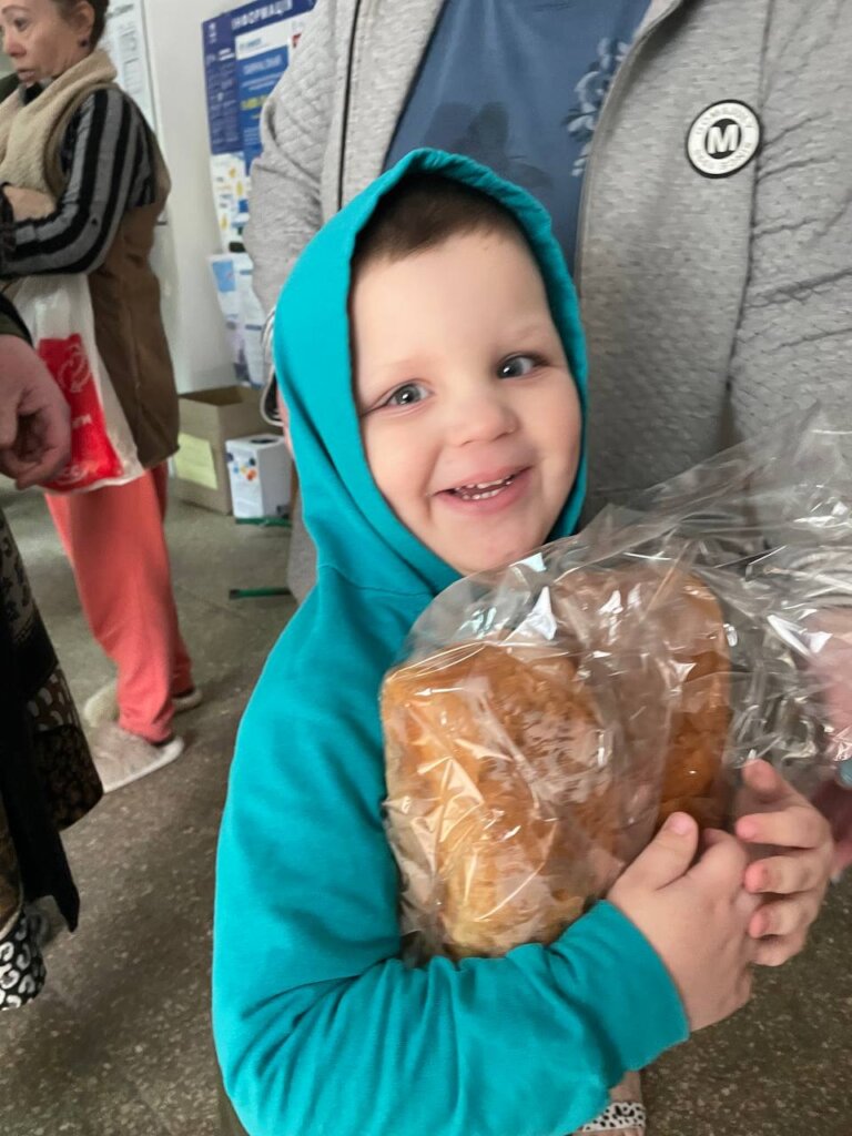 BreadGivers - helping civilians from the frontline