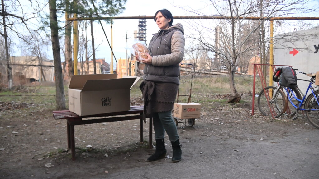 BreadGivers - helping civilians from the frontline