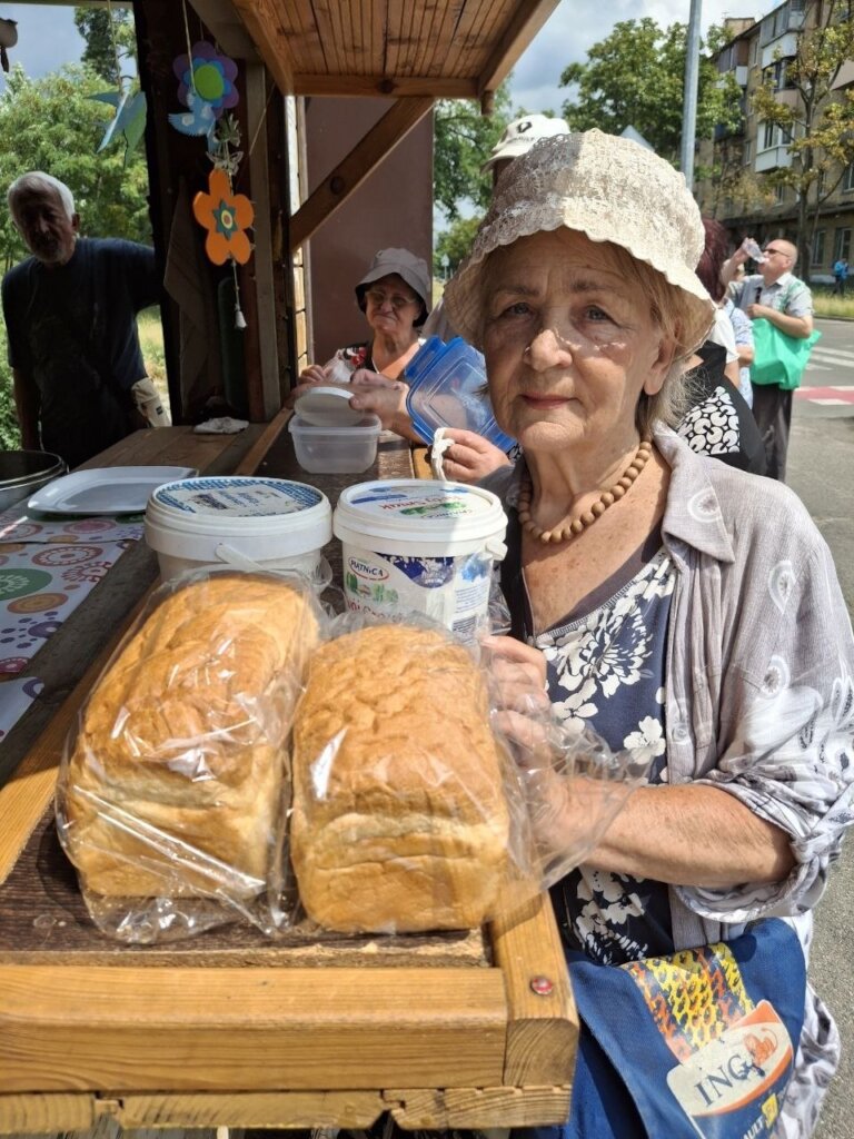 BreadGivers - helping civilians from the frontline