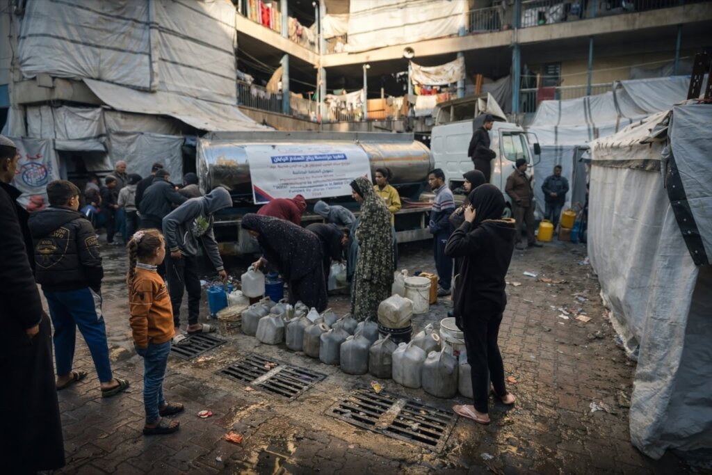Peace Winds water delivery in Gaza City