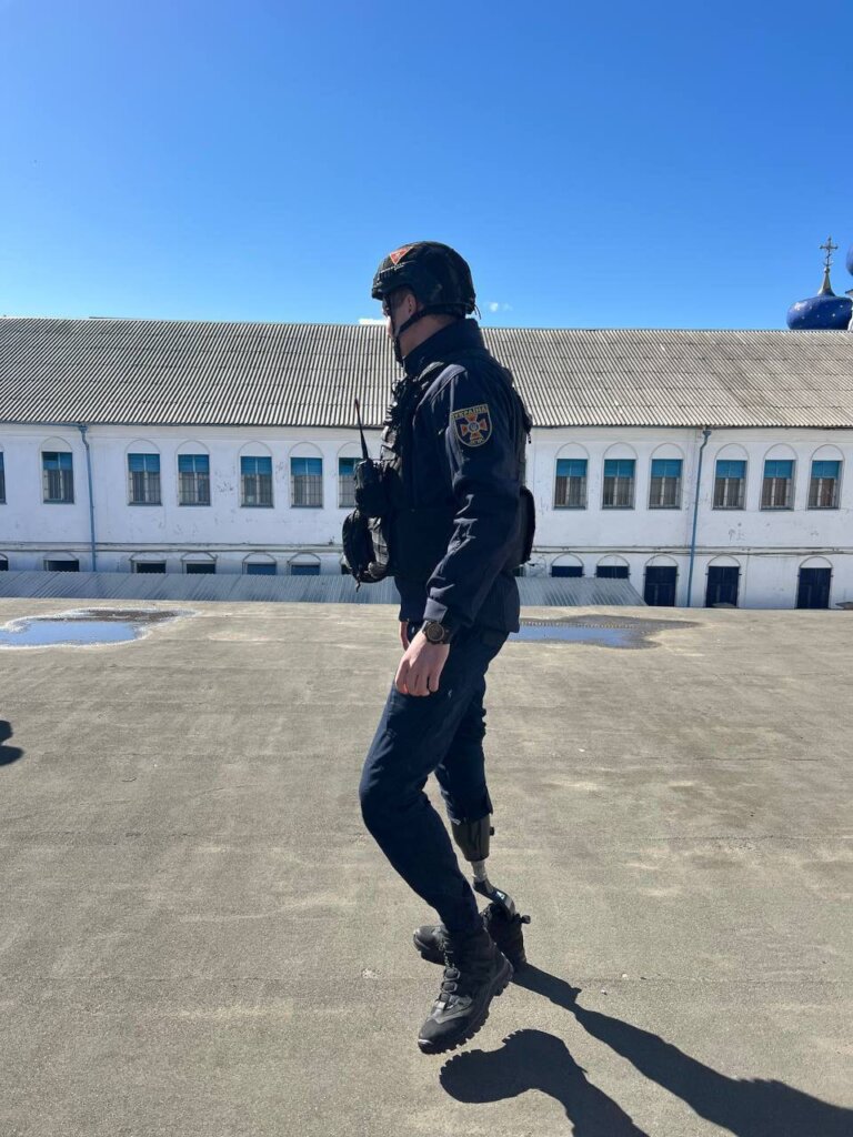 Support deminers to return to a normal life