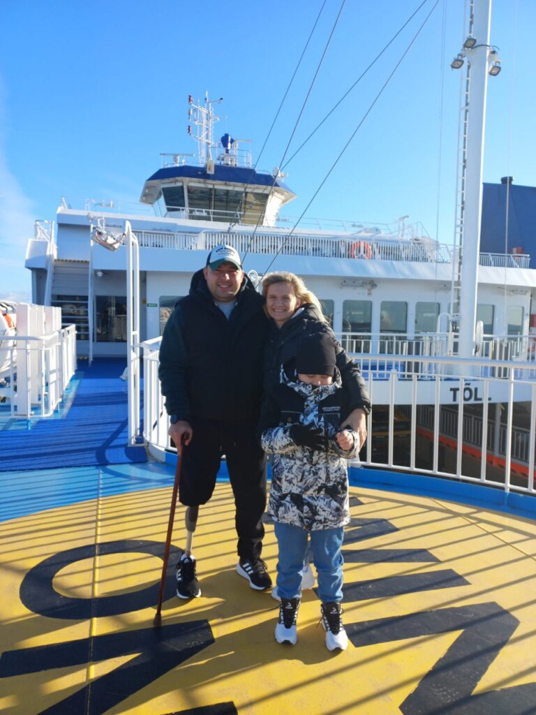 Support deminers to return to a normal life