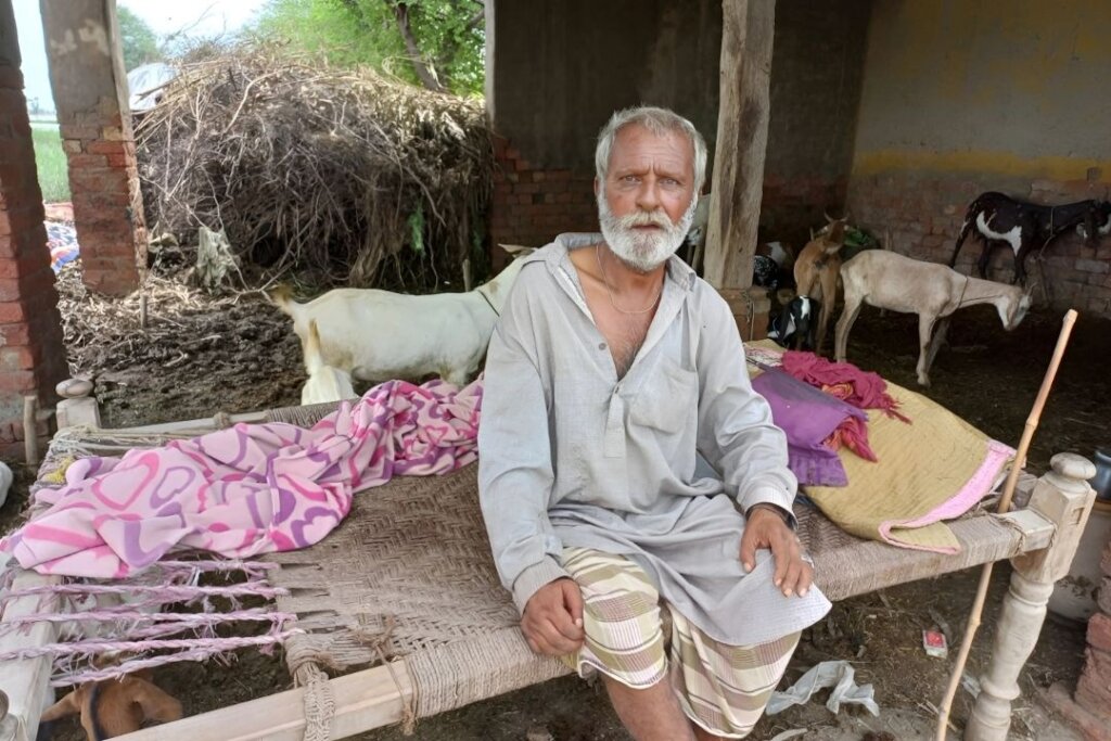 Providing monthly medicines to vulnerable seniors