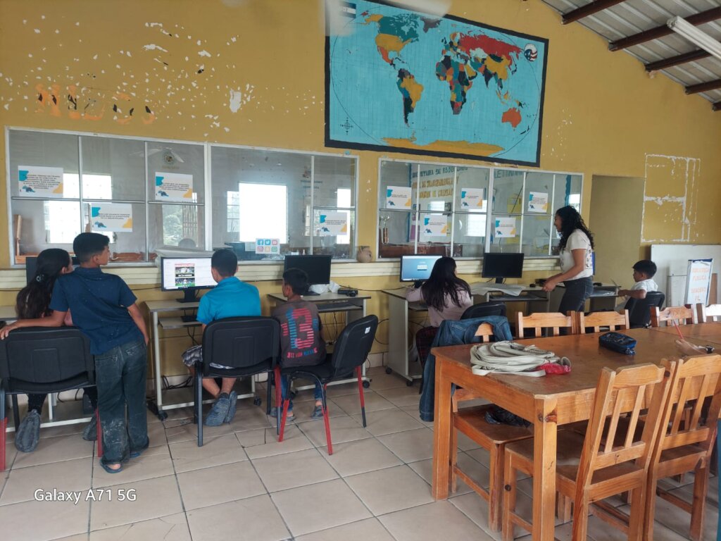 Revitalizing Community Libraries in Honduras