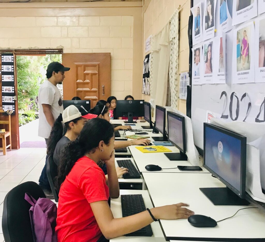 Revitalizing Community Libraries in Honduras