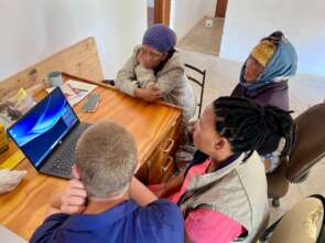 Digital literacy classes for Dia Dia members