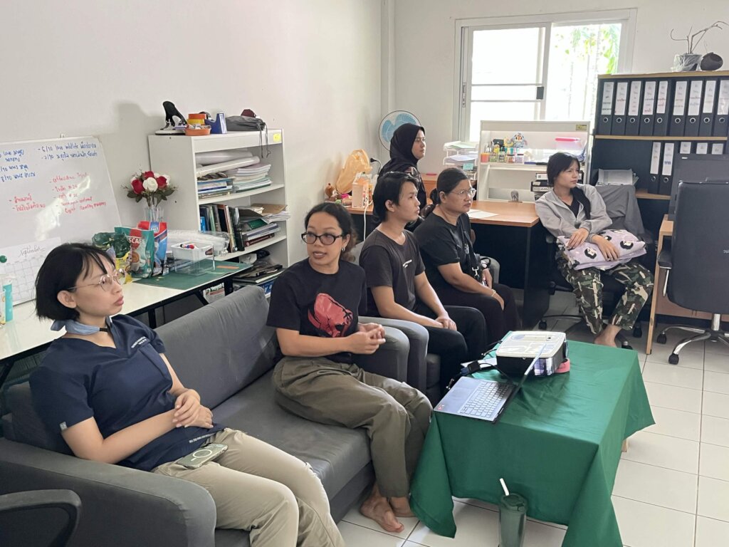 Staff training on slow loris care and welfare