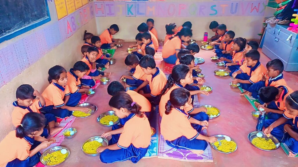 This Daan Utsav, Help a Migrant Child Dream Big!