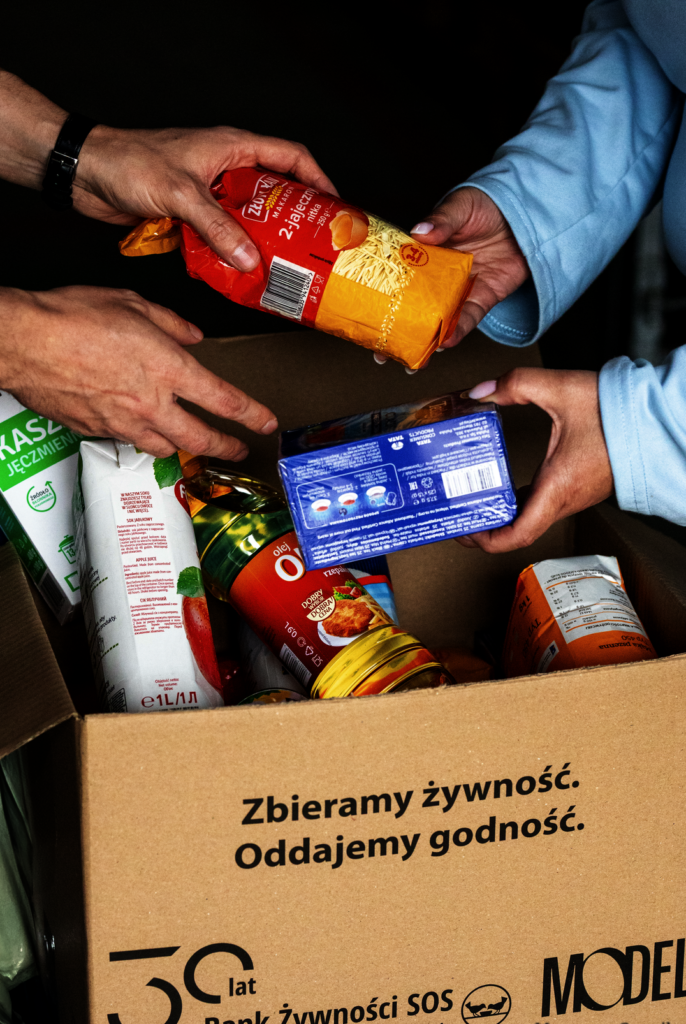 Send a food parcel for those who cannot collect it