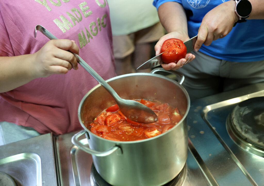 Send a food parcel for those who cannot collect it