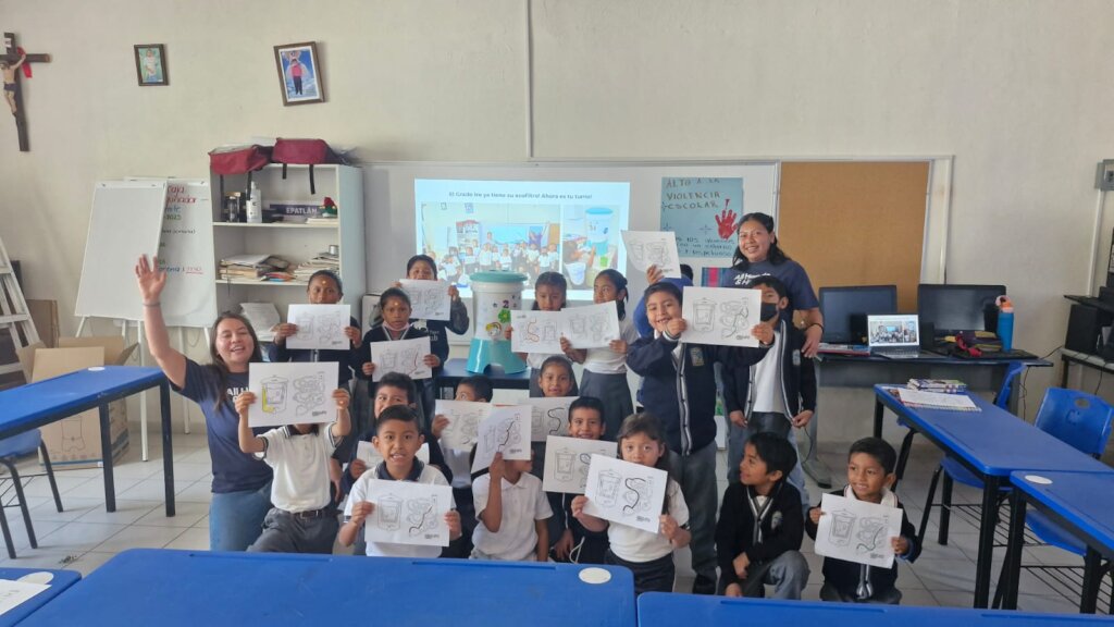 G2 Kids in Mexico learn about eco-filters!