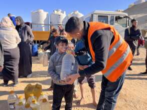 Children in Gaza recieve Clean water