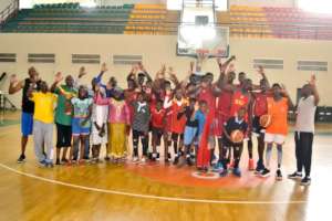 Children with Mali National Basketball Team