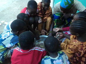 Children eating lunch