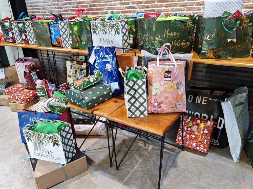 Give Joy and Hope this Christmas Season