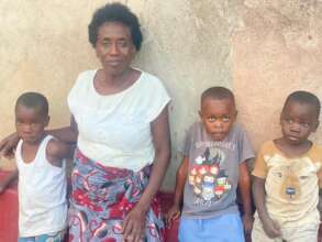 Mama helping street kids