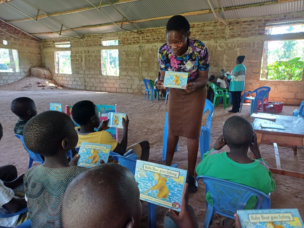 Reading books together at the mobile library