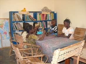 Support an African village library in 2011/Sara
