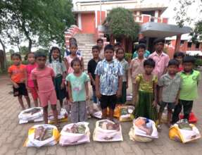 Give 1 Kits. Nourish 1 Futures.