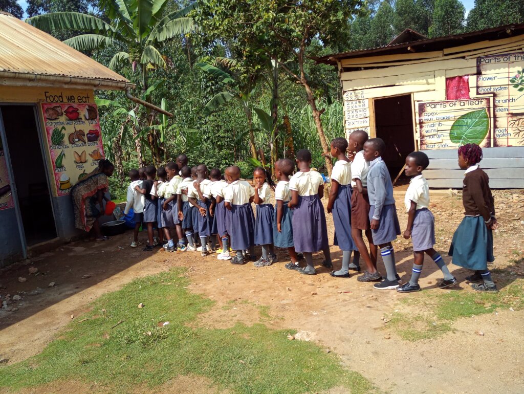 BUILD A KITCHEN TO SUPPORT FEEDING 520 KIDS.