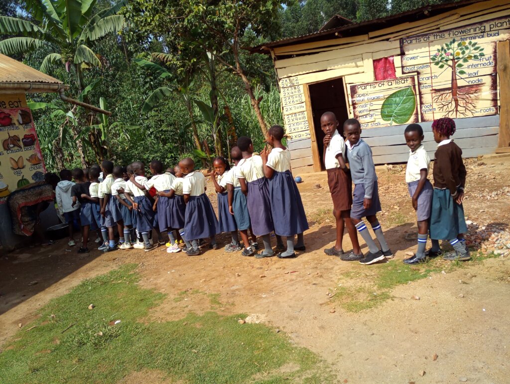 BUILD A KITCHEN TO SUPPORT FEEDING 520 KIDS.