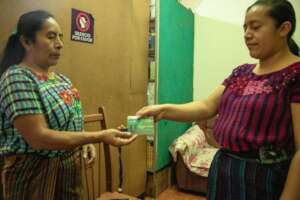 Artisan using the card of the health program