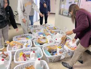 Food distribution to immigrant families