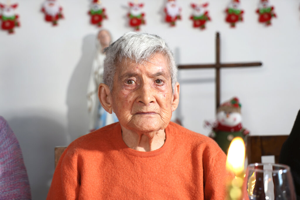 A Christmas Dinner for Everyone: No One Alone