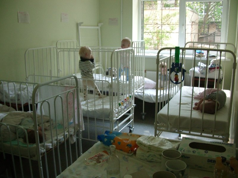 Nursing care for orphan children in hospitals
