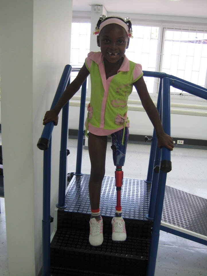 Help Lina Walk, Teach, and Care for Her Baby!