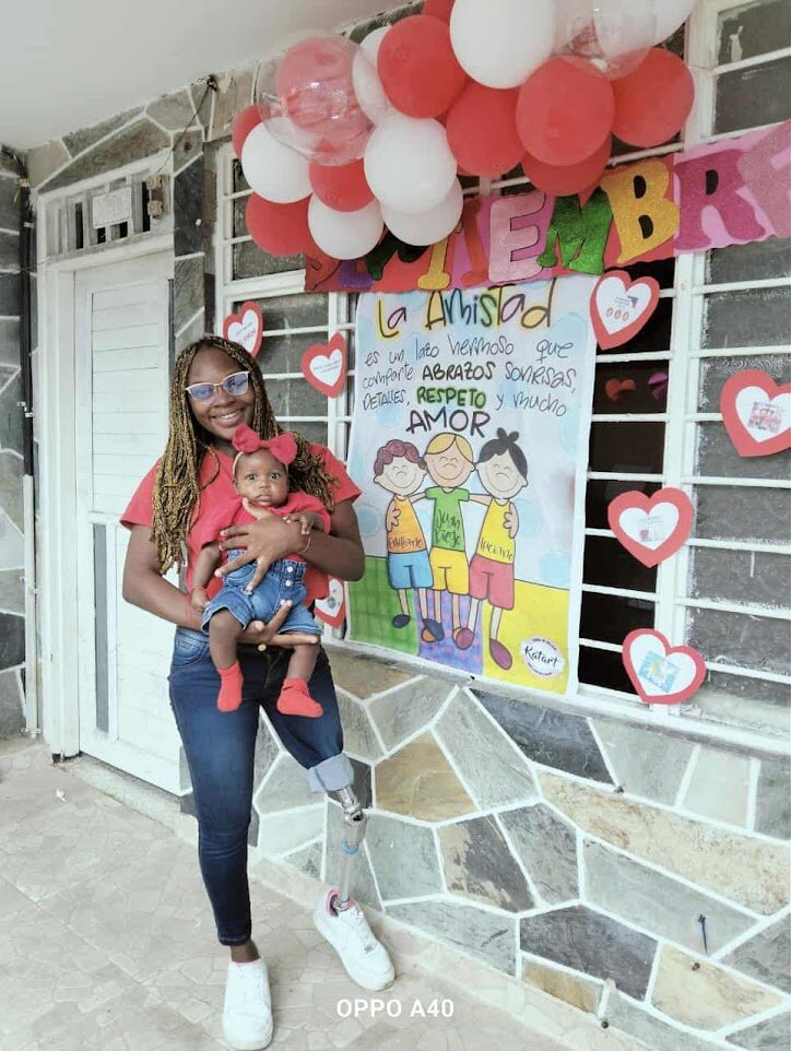 Help Lina Walk, Teach, and Care for Her Baby!