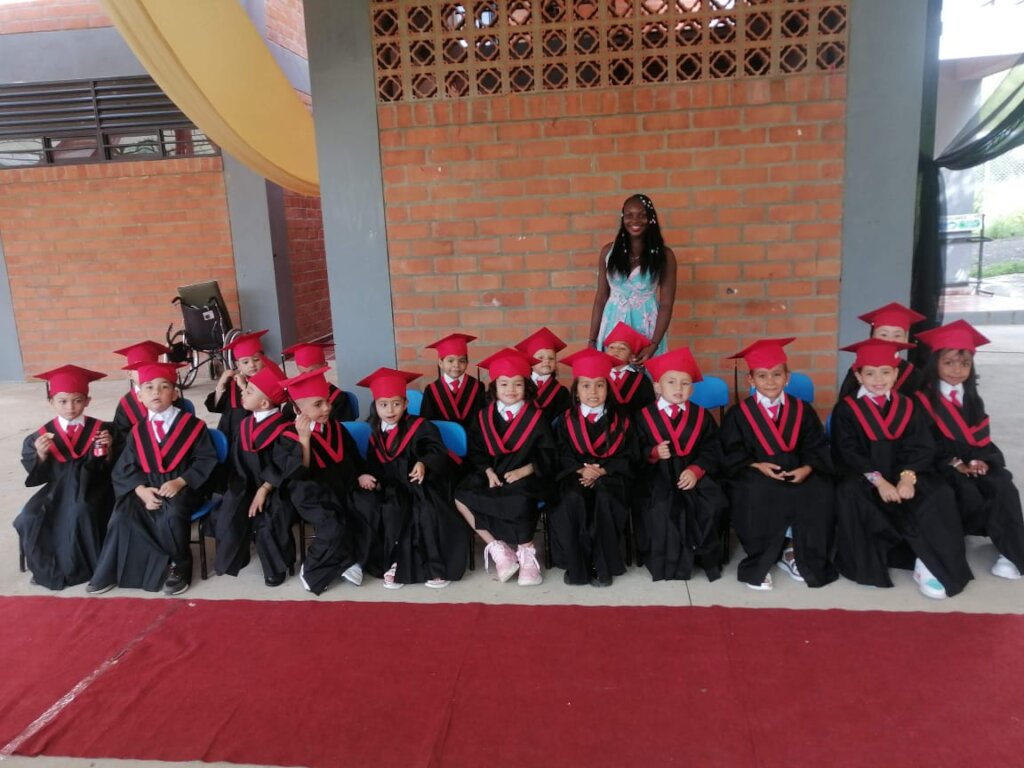 Help Lina Walk, Teach, and Care for Her Baby!