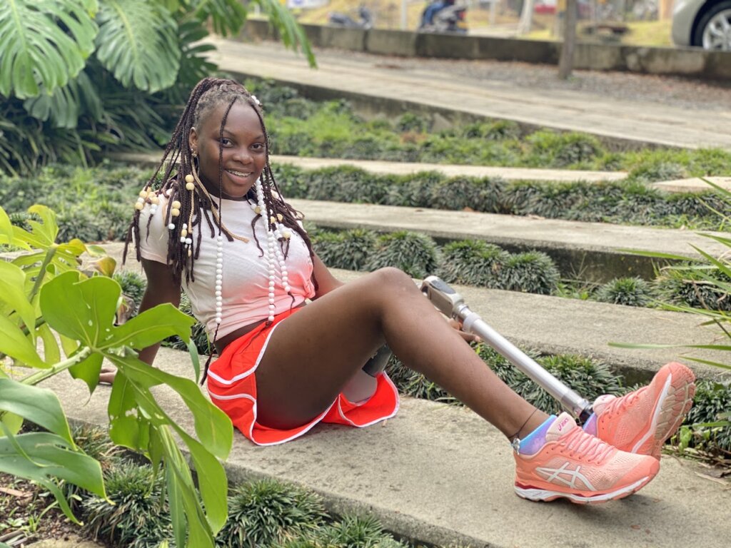 Help Lina Walk, Teach, and Care for Her Baby!