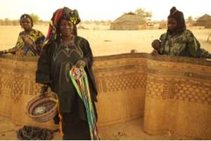 Seiga artisans with Teydeyint  decorative mat