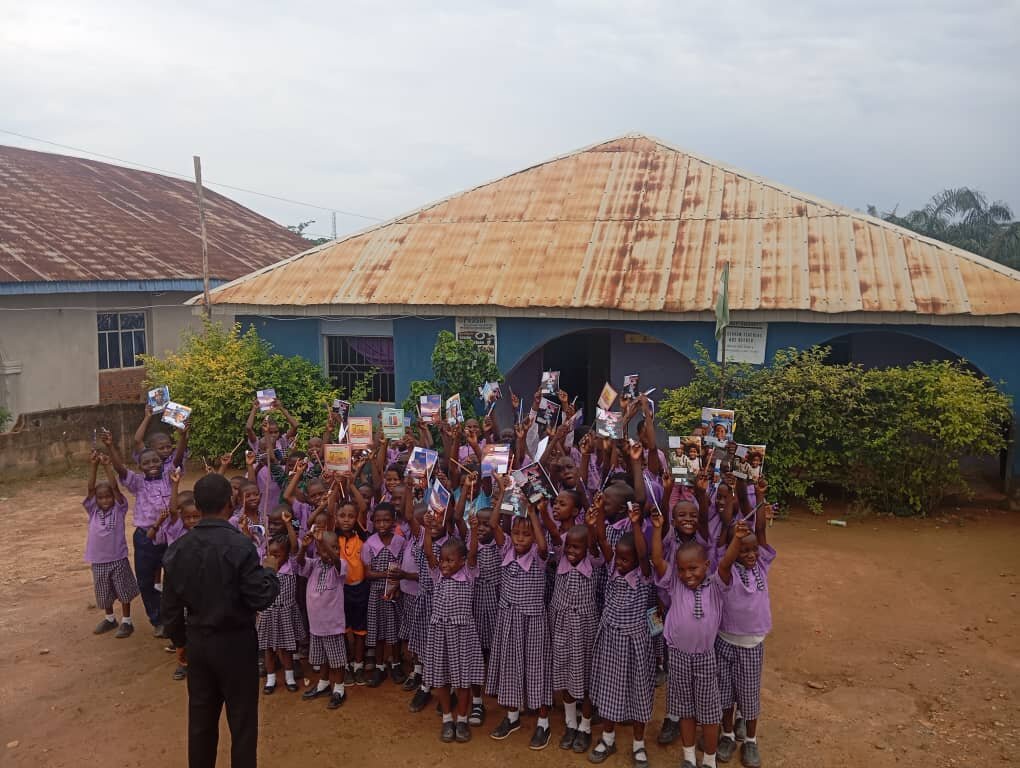 Give Educational Materials to Pupils in Ado-Ekiti