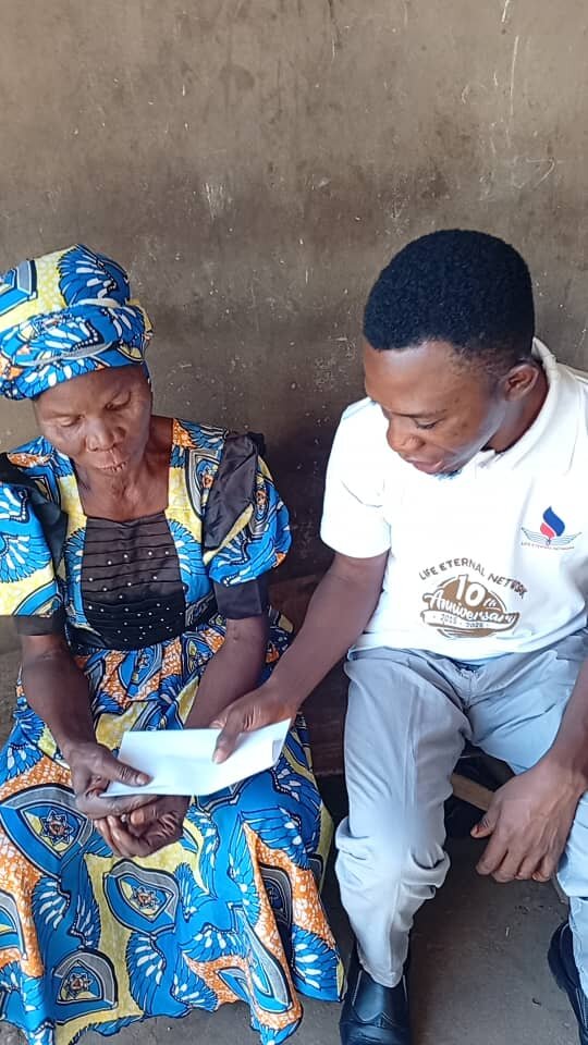 Give Food Items to 100 Widows in Ikere-Ekiti