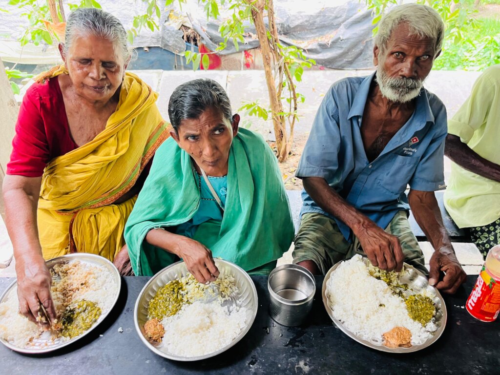 Hot Meals for 50 Seniors in Pallekona, India