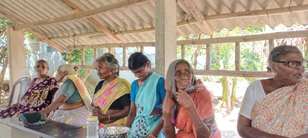 Hot Meals for 50 Seniors in Pallekona, India