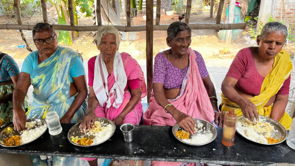 Hot Meals for 50 Seniors in Pallekona, India