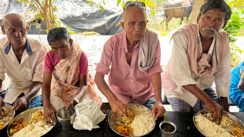 Hot Meals for 50 Seniors in Pallekona, India