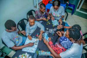 Group therapeutic arts and crafts