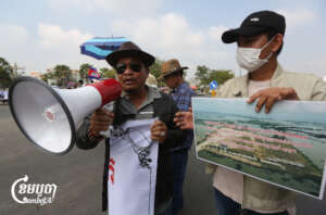 Housing buyer demands resolution from company