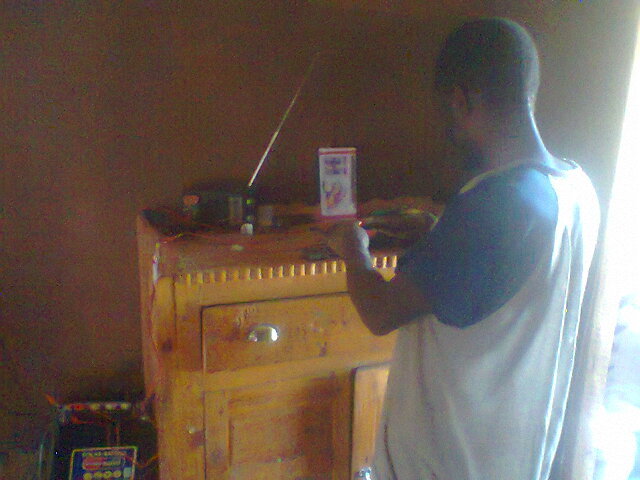 Member powering radio set