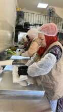 Preparation of cold meals to be distributed