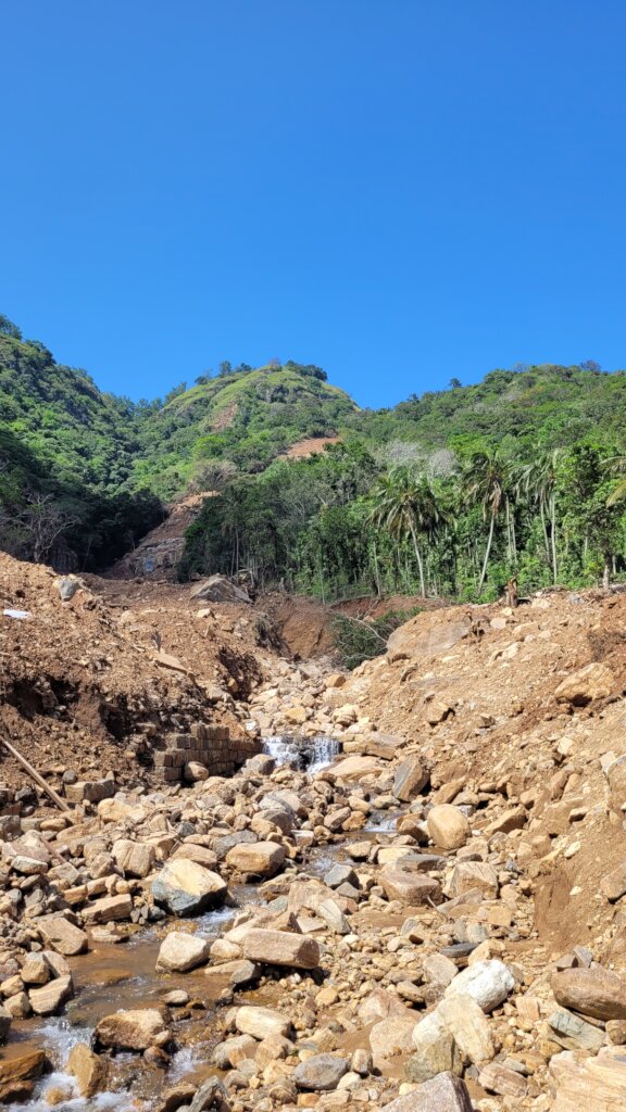 Emergency aid for landslide victims in Sri Lanka